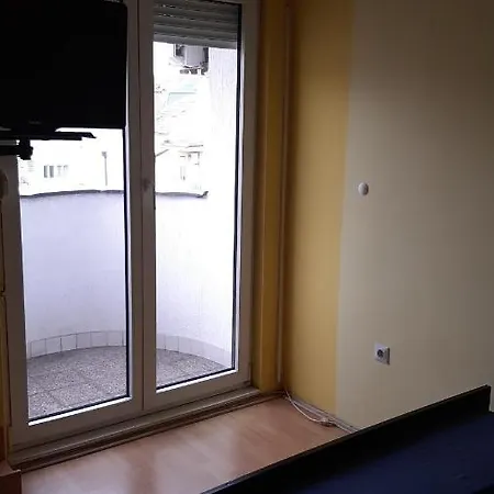 Apartman 015 Live