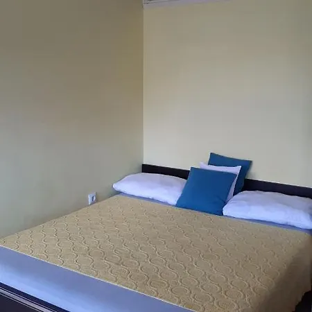 Apartman 015 Live *